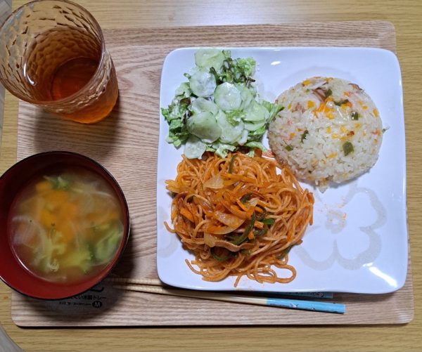 夕食。 バランスの良い食事をどうぞ🎵