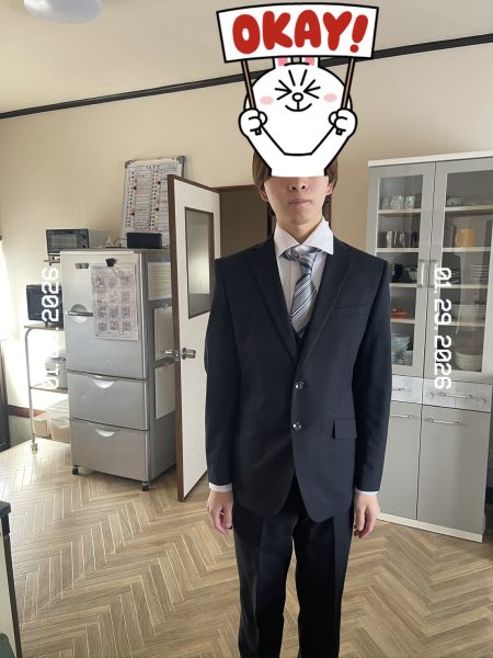男前ですね＾＾スーツが似合ってます。
